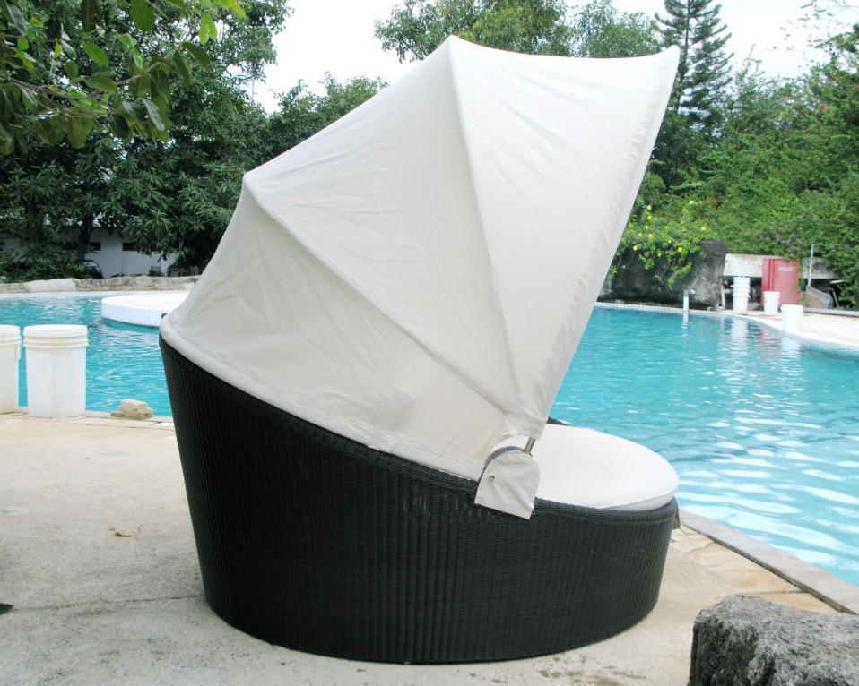 Round Bed + Canopy Pesona Rattan